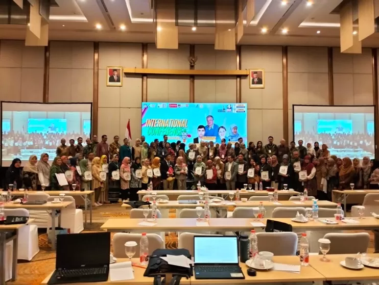 Seminar Internasional dan Rakernas APDFI di Solo: Kolaborasi untuk Peningkatan Kualitas Pendidikan Farmasi